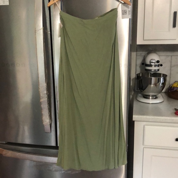 Aritzia Dresses & Skirts - Wilfred midi skirt